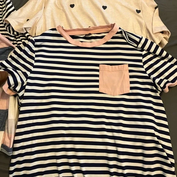 5 maternity tops - Picture 3 of 3